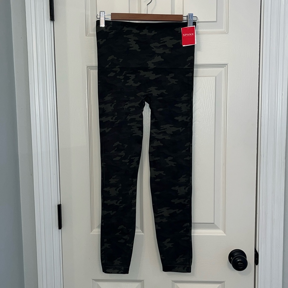 NWT Spanx Look At Me Now Green Camo Seamless Leggings Size‎ XL Shaping Slimming